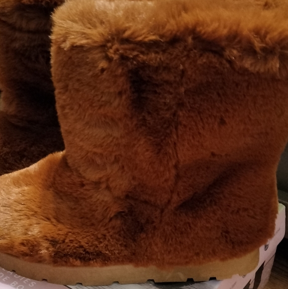 Brown faux fur boots - Picture 2 of 4